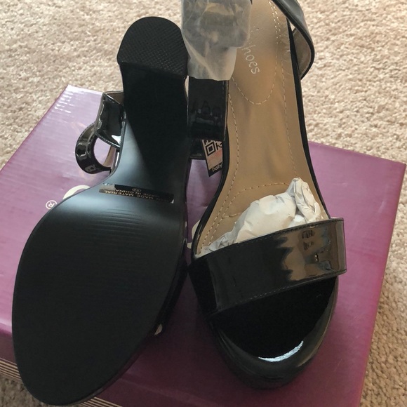 Heels - Picture 3 of 3